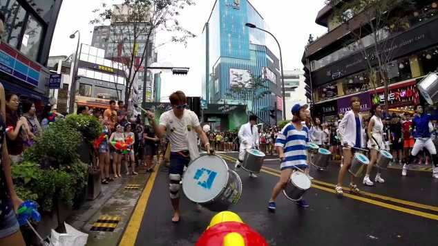 le-hoi-sung-nuoc-ngay-giua-long-thu-do-seoul-han-quoc