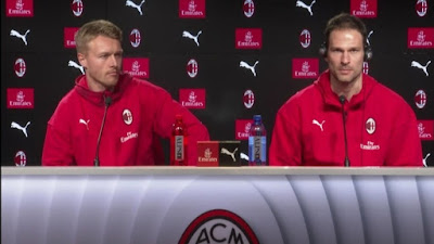 Kjaer e Begovic nella conferenza di presentazione.