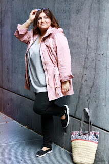 Ideas para combinar el color rosa en invierno. Moda para mujeres curvy