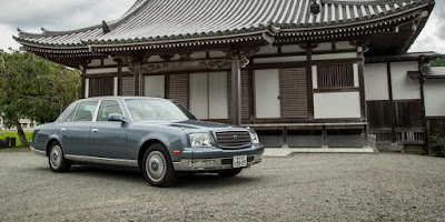 Image of Driving Toyota Century Like The Emperor