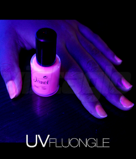 Mes vernis à ongles fluo Vistaglo et lumineux sous la lumière noire