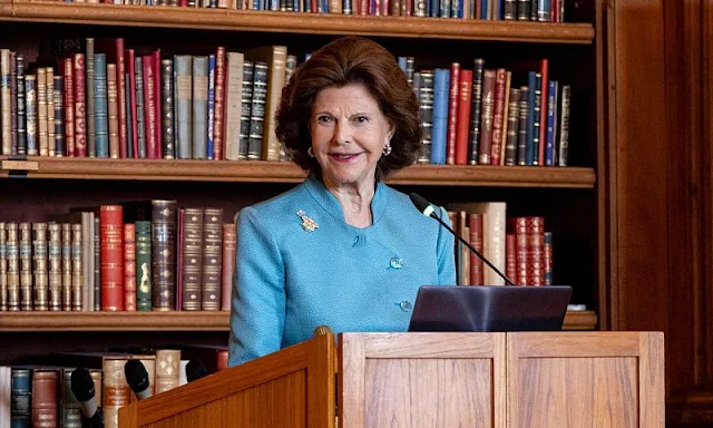 Queen Silvia presented the 2022 Queen Silvia Nursing Award to nursing students