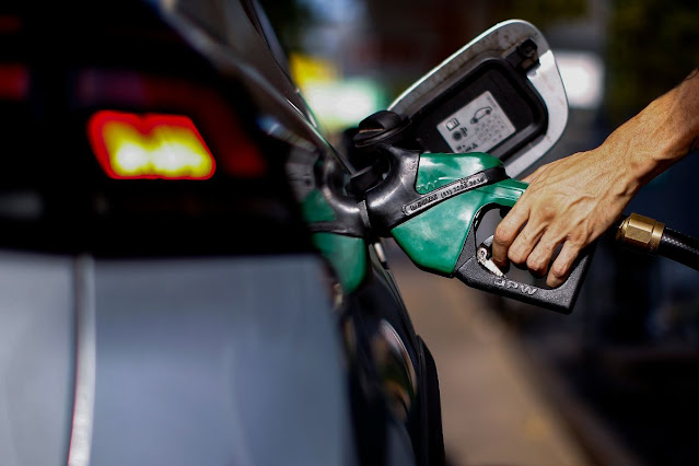 Petrobras anuncia que vai reduzir novamente preço da gasolina.