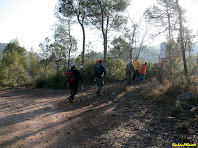 Agafant el corriol cap a les runes del mas Garrigosa. Autor: Carlos Albacete