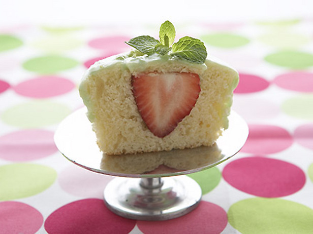 Cupcakes With Strawberry Filling