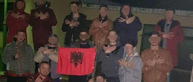 ΑΠΙΣΤΕΥΤΗ ΠΡΟΚΛΗΣΗ από Αλβανους στον Τύρναβο! Ύψωσαν την Αλβανική σημαία έξω από σχολείο (ΦΩΤΟ)