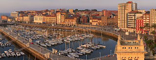 Puerto deportivo de Gijón en Asturias