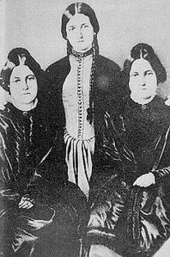 Hydesville New York Haunting Fox Sisters And Spiritualism