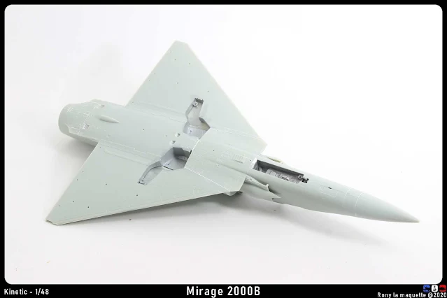 La mise en croix du Mirage 2000B de Kinetic au 1/48.