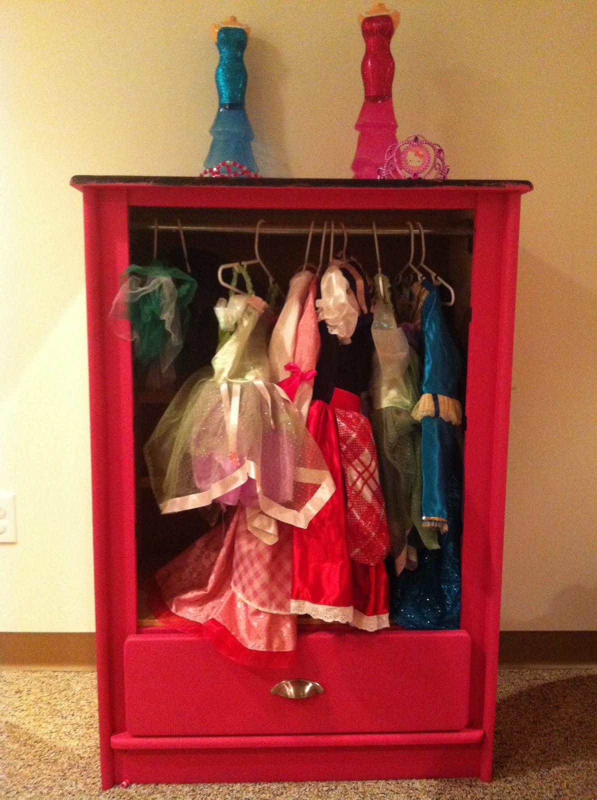 mammagranate: Dress Up Wardrobe