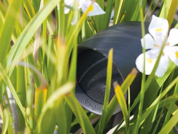 Rumah dengan Speaker tersembunyi.