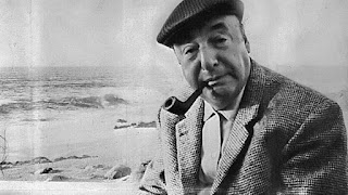 Pablo Neruda con pipa