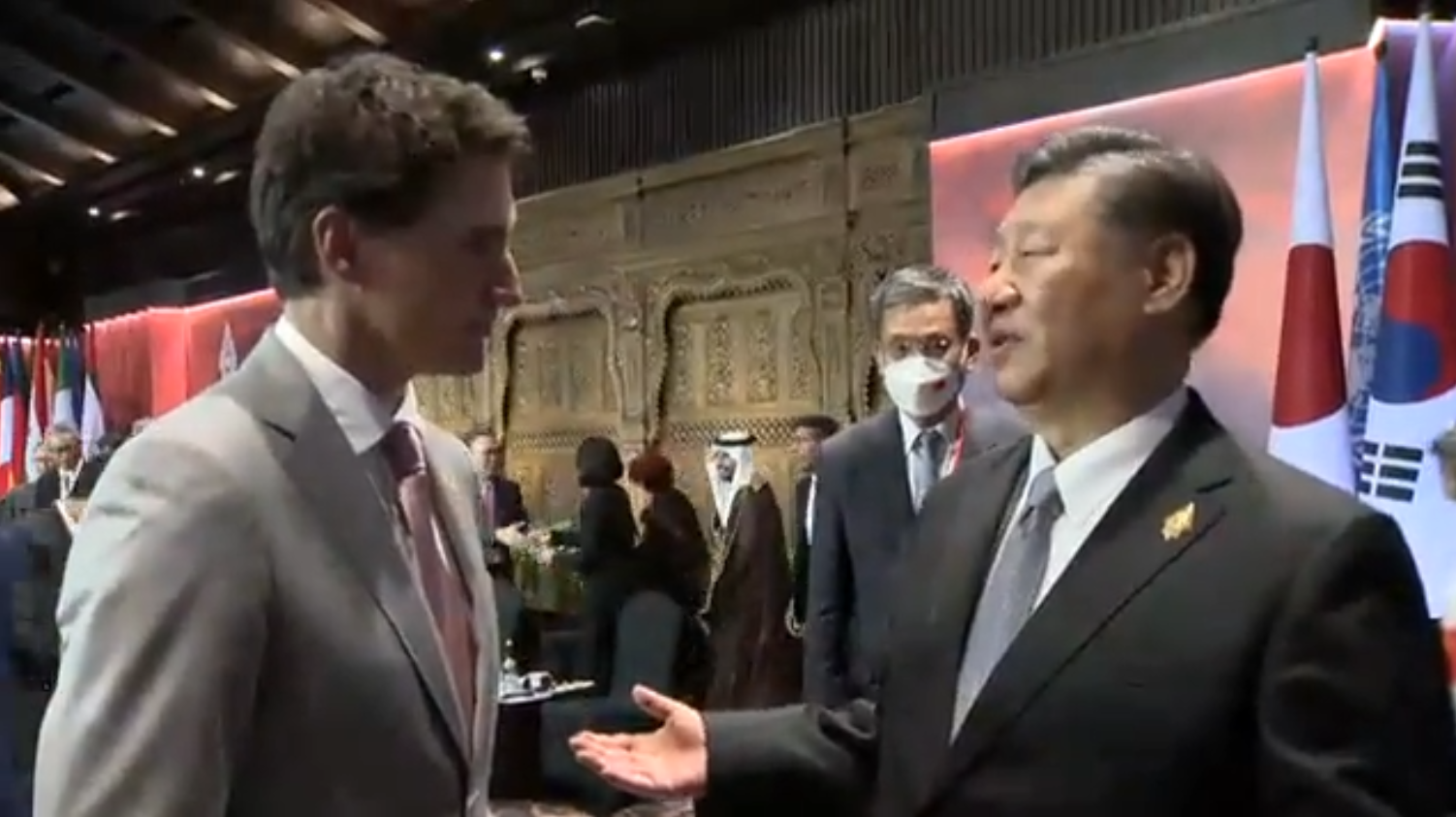 Xi Jinping Scolds Justin Trudeau Like a School Boy – Calls Him Out in Front of Cameras for Leaking Their Convo to Reporters (VIDEO)