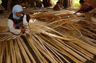 Kreatif Sekali Tuliskan Proses Pembuatan Anyaman  Bambu