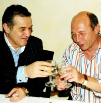 "Spune-mi cu cine te-nsotesti, ca sa-ti spun cine esti !"