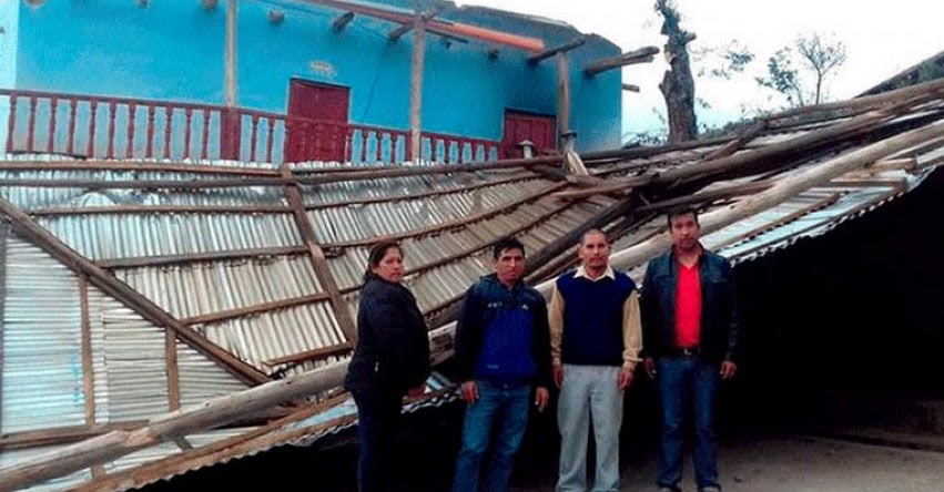 Niños salvan de morir por caída de techo de su colegio tras torrencial lluvia en La Libertad