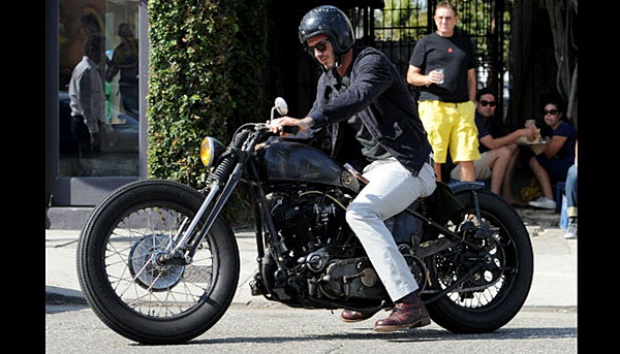 David Beckham Menunggangi Motor Chopper