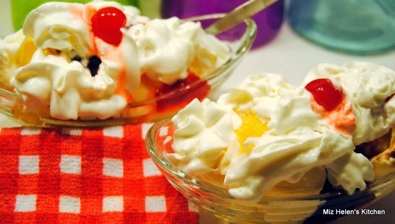 Banana Splits at Miz Helen's Country Cottage