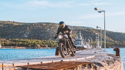   Η πρώτη ελληνική μοτοσικλέτα, παρουσιάστηκε πρόσφατα στο διεθνές κοινό, στην έκθεση EICMA, στο κοσμοπολίτικο Μιλάνο της Ιταλίας. «Δεν δειλ...