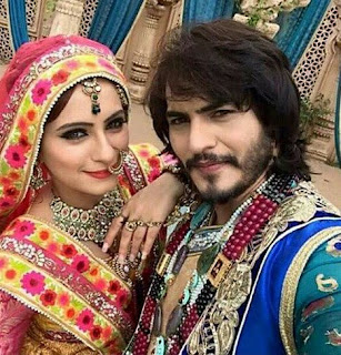 Ravi Bhatia dan Lavina Tandon Pacaran