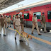 गाजीपुर सिटी रेलवे स्टेशन पर सुरक्षा को लेकर GRP और RPF ने किया मॉकड्रिल