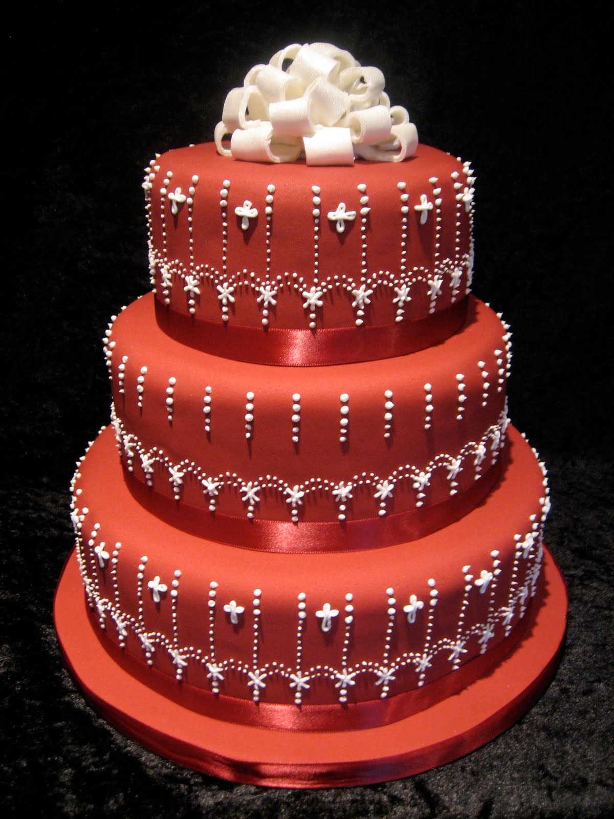 Red Wedding Cakes Pictures