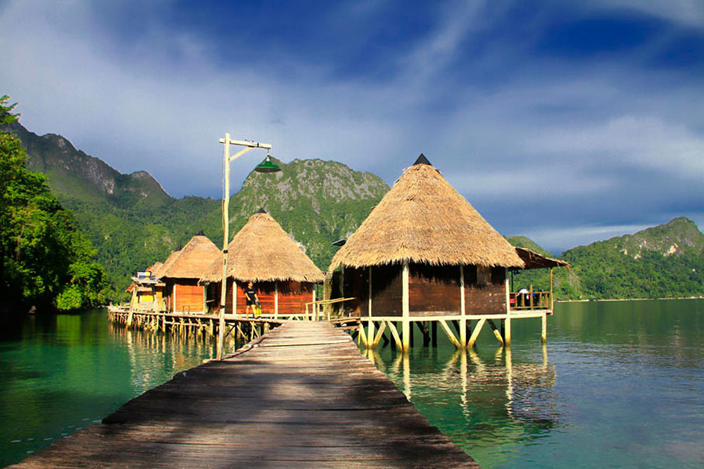 Gubug Terapung Pantai Ora