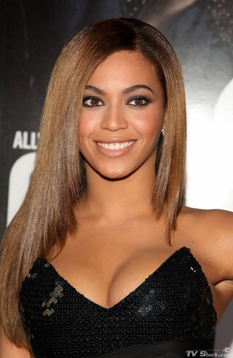 Beyonce Knowles: Beyonce Knowles Cleavage Pics