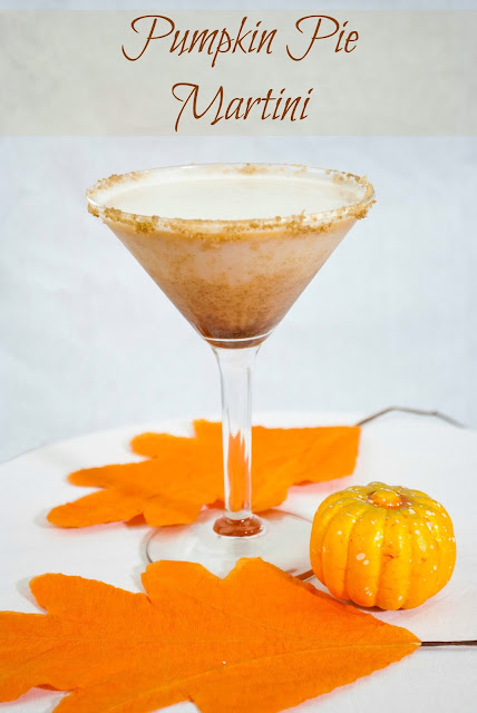 pumpkin pie martini, pumpkin cocktail, halloween cocktail, fall cocktail, autumn cocktail, vanilla vodka, pumpkin puree, half & half, brown sugar, pumpkin pie spice, thanksgiving cocktail