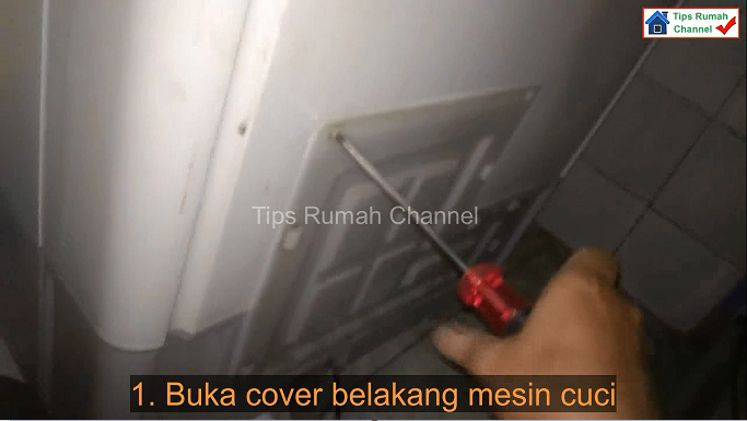 Membuka tutup (Cover) belakang mesin cuci