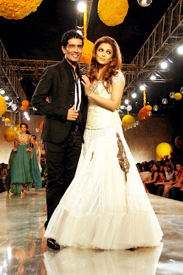 AISHWARYA RAI at HDIL COUTURE WEEK