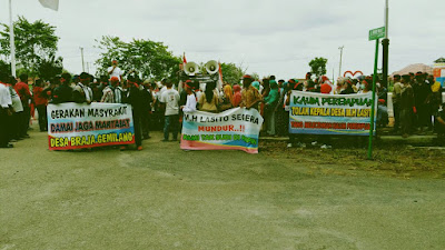 Ratusan Masyarakat Braja Gemilang Unjuk Rasa di Depan Kantor Bupati Lampung Timur