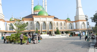 Jelang Idul Fitri, Polres Sukoharjo Bersihkan Masjid-masjid yang akan Digunakan untuk Sholat Ied