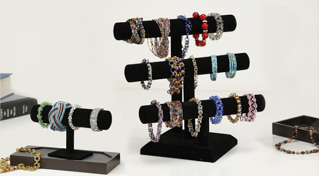 Bracelet Stands1