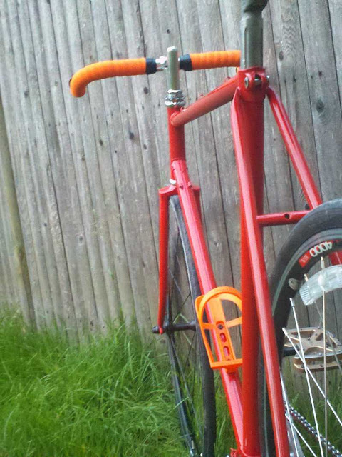 Desain Rancangan Sepeda Fixie Merah