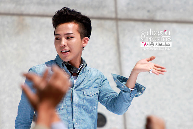 G-Dragon at Gwanghamun