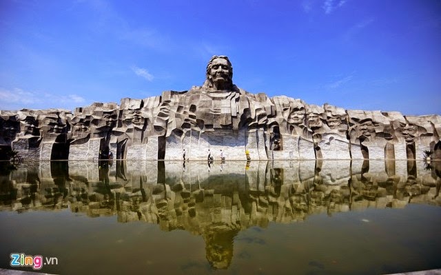 Monument of Vietnamese Heroic Mother 2