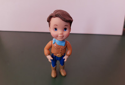 Mini boneco articulado nos braços e virilha do menino Cowboy (falta o chapéu) da linha Miss Party Surprise - Marvel 1999 - 8,5cm de altura R$ 15,00