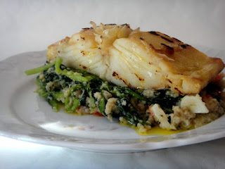 Bacalhau grelhado com migas de grelos