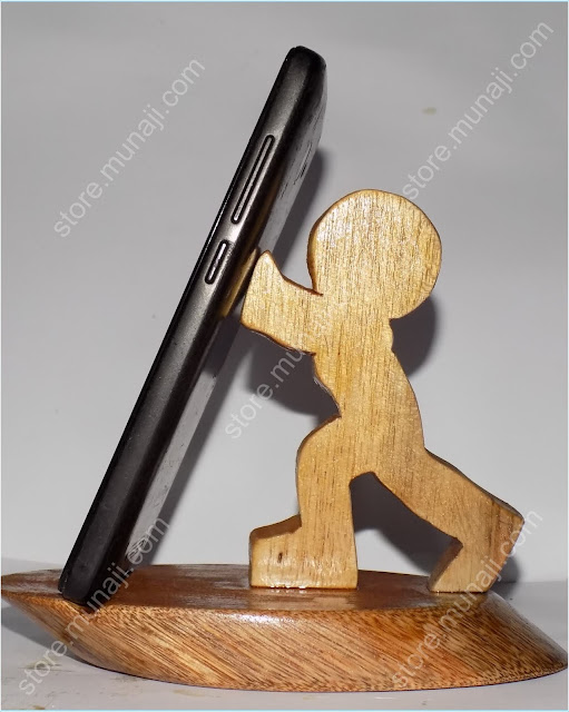 Wooden Phone Stands Dudukan HP  dari  Kayu  Bentuk Orang 