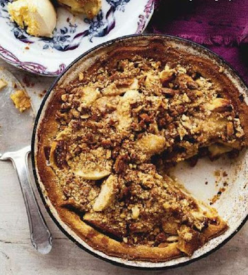 Apple and ginger crumble pie