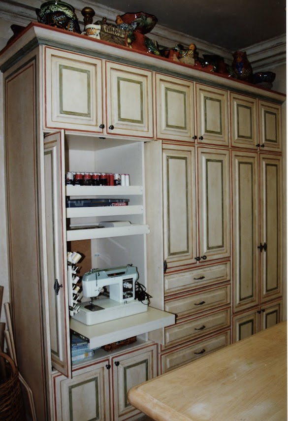 Sewing Craft Rooms : Sew Many Ways...: Added A Few Things To My Sewing Room... / Serious crafters need a serious craft room.