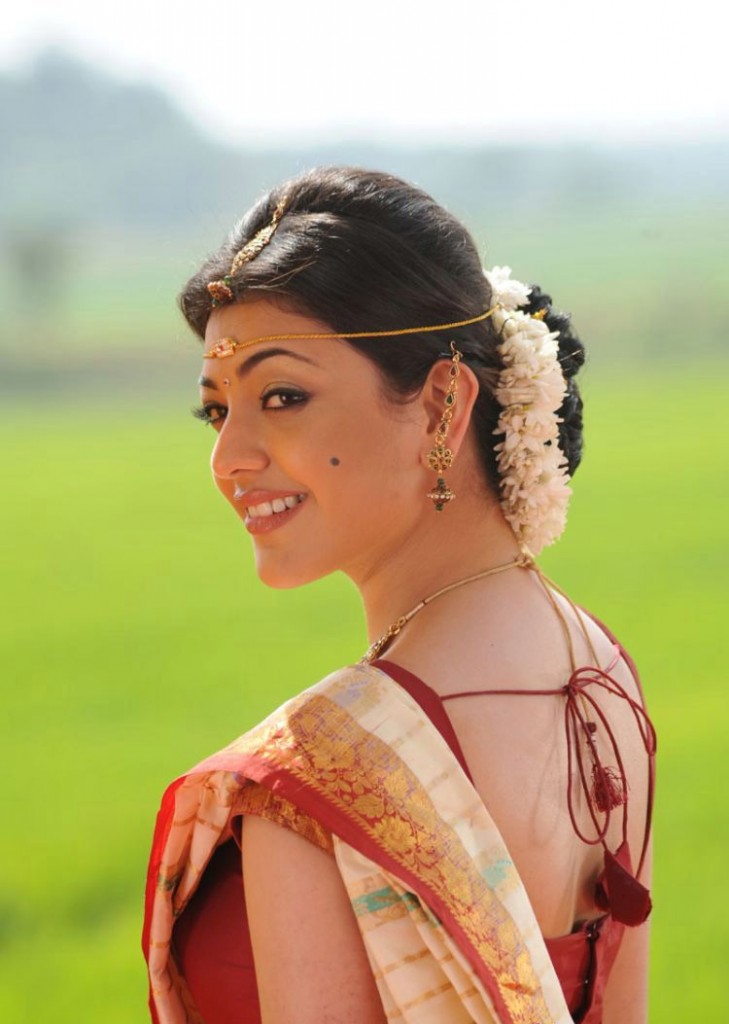 hot-sexy-indian-actress-desi-filmstar-movie-celebrity-Kajal-agarwal-saree-blouse