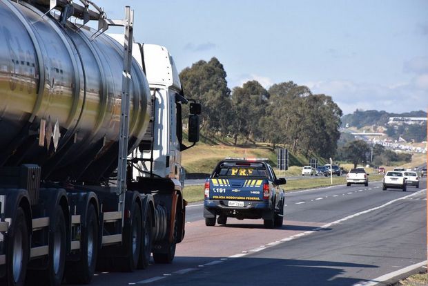 Justiça concede liminar e Santa Cruz do Capibaribe terá quatro caminhões de combustíveis