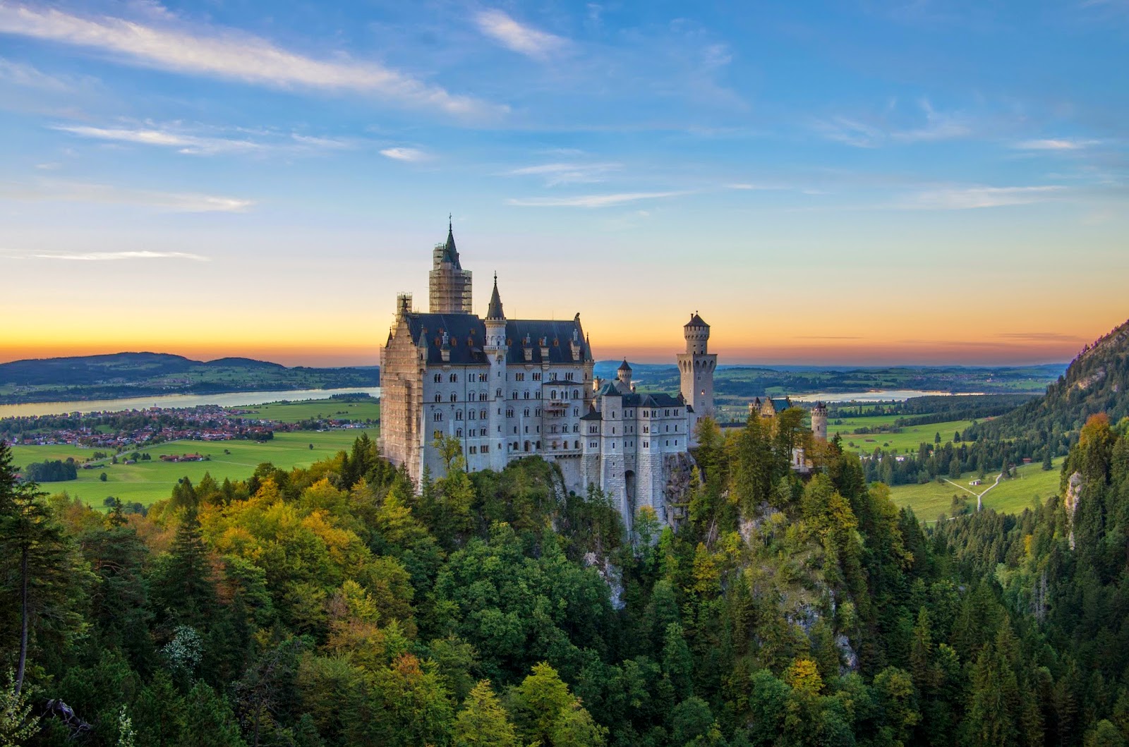 Top 10 Most Beautiful Castles With Breathtaking Scenery