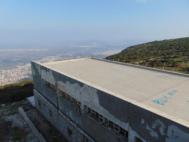 ΚΤΗΡΙΟ ΣΤΗΝ ΚΟΡΥΦΗ ΤΟΥ ΥΜΗΤΤΟΥ