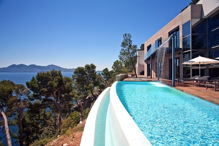 Edge pool in Modern mansion on the cliffs of Mallorca 