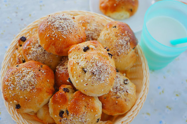 Raisin Buns