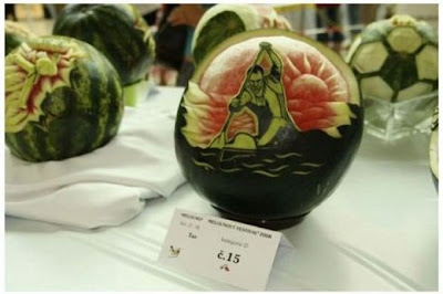 Watermelon carving art - seen at unik4u.blogspot.com