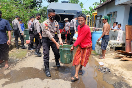 3 Desa yang Terendam Banjir Buat Polres Lumajang Berikan Bantuan Air Bersih